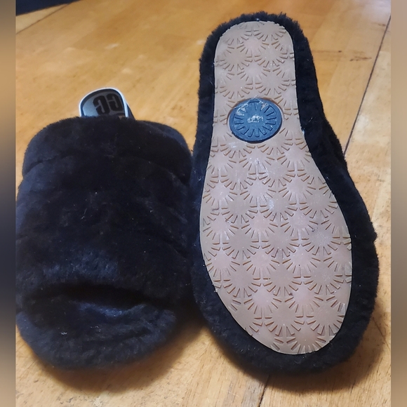 Black UGG Slippers  Size 6 - Picture 2 of 4